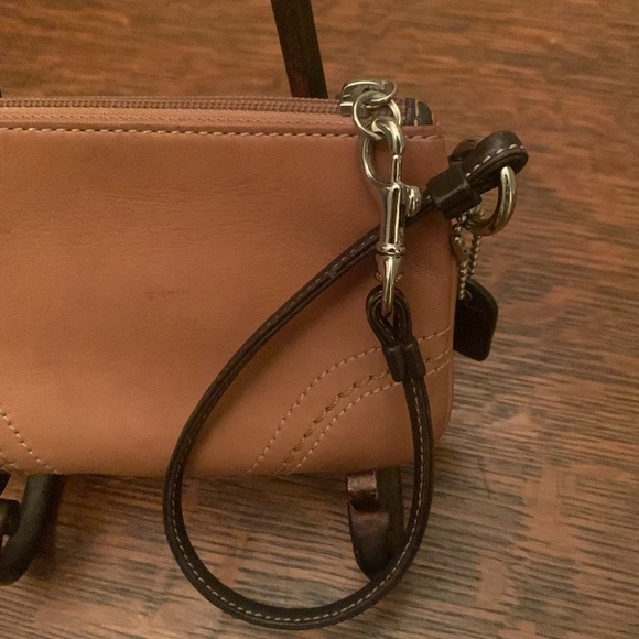 Coach Leatherware Vintage Tan Leather Wristlet - Picture 7 of 10